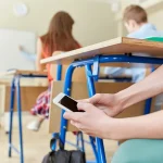 El uso de celulares en el aula ahora debe estar regulado